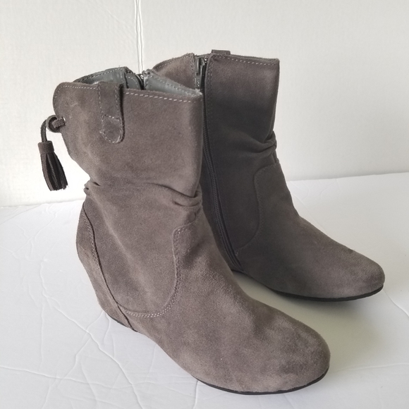 White Mountain Shoes - hite Mountain Perfect Wedge Ankle Boot size 6M